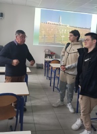expose-du-general-sans-devant-le-niveau-3e